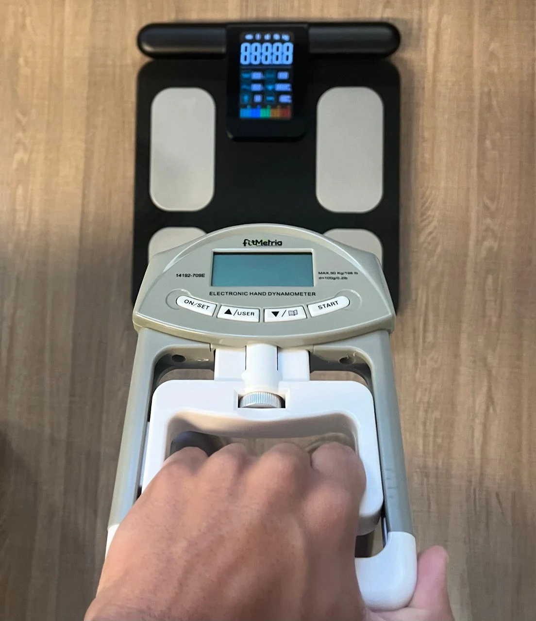 Bioimpedância e dinamômetro eletrônico para avaliação de composição corporal e força